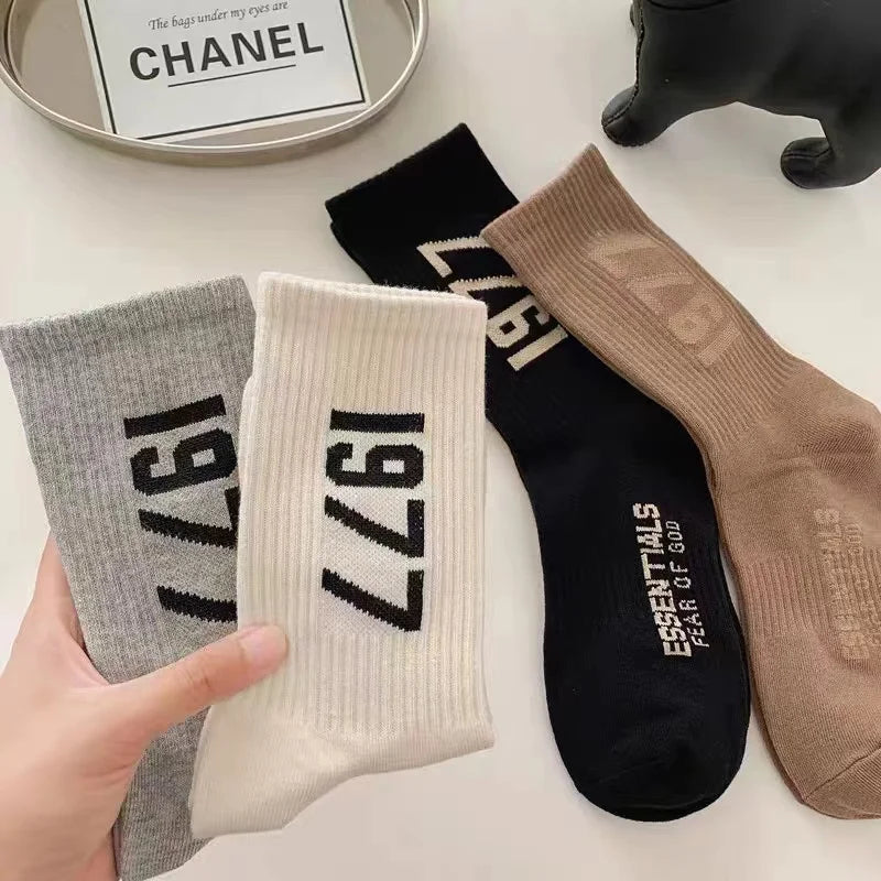 4 Pairs Hip Hop Socks Men Women Cotton Skateboard Socks Fashion Alphabet Gift Couple Casual Breathable Sports Luxury Socks