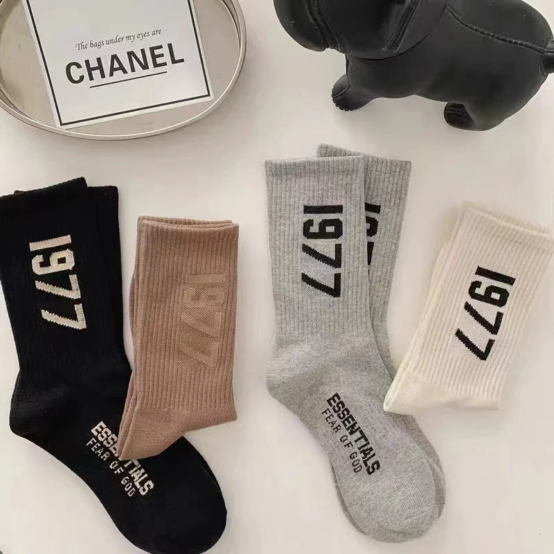 4 Pairs Hip Hop Socks Men Women Cotton Skateboard Socks Fashion Alphabet Gift Couple Casual Breathable Sports Luxury Socks